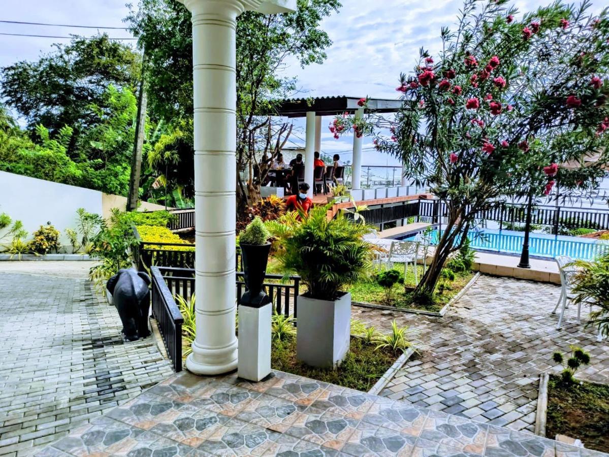 Queens Beach Hotel Tangalle Exterior photo