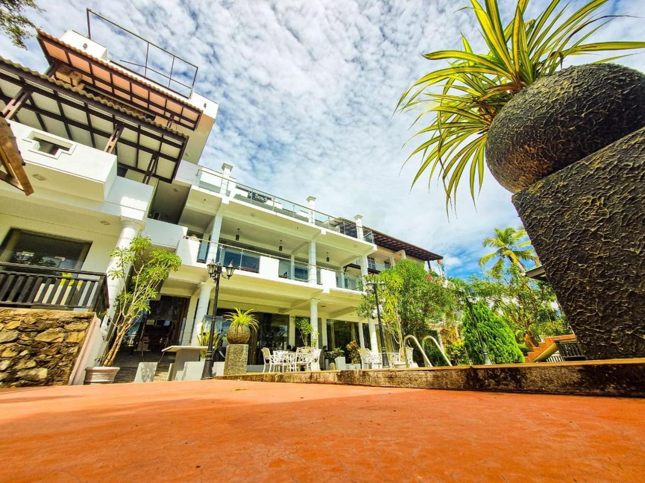 Queens Beach Hotel Tangalle Exterior photo