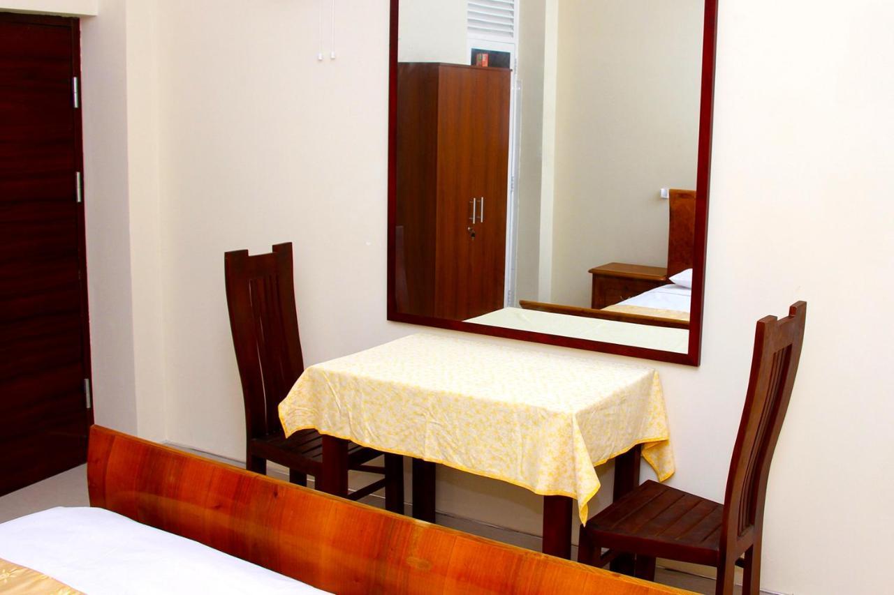 Queens Beach Hotel Tangalle Exterior photo