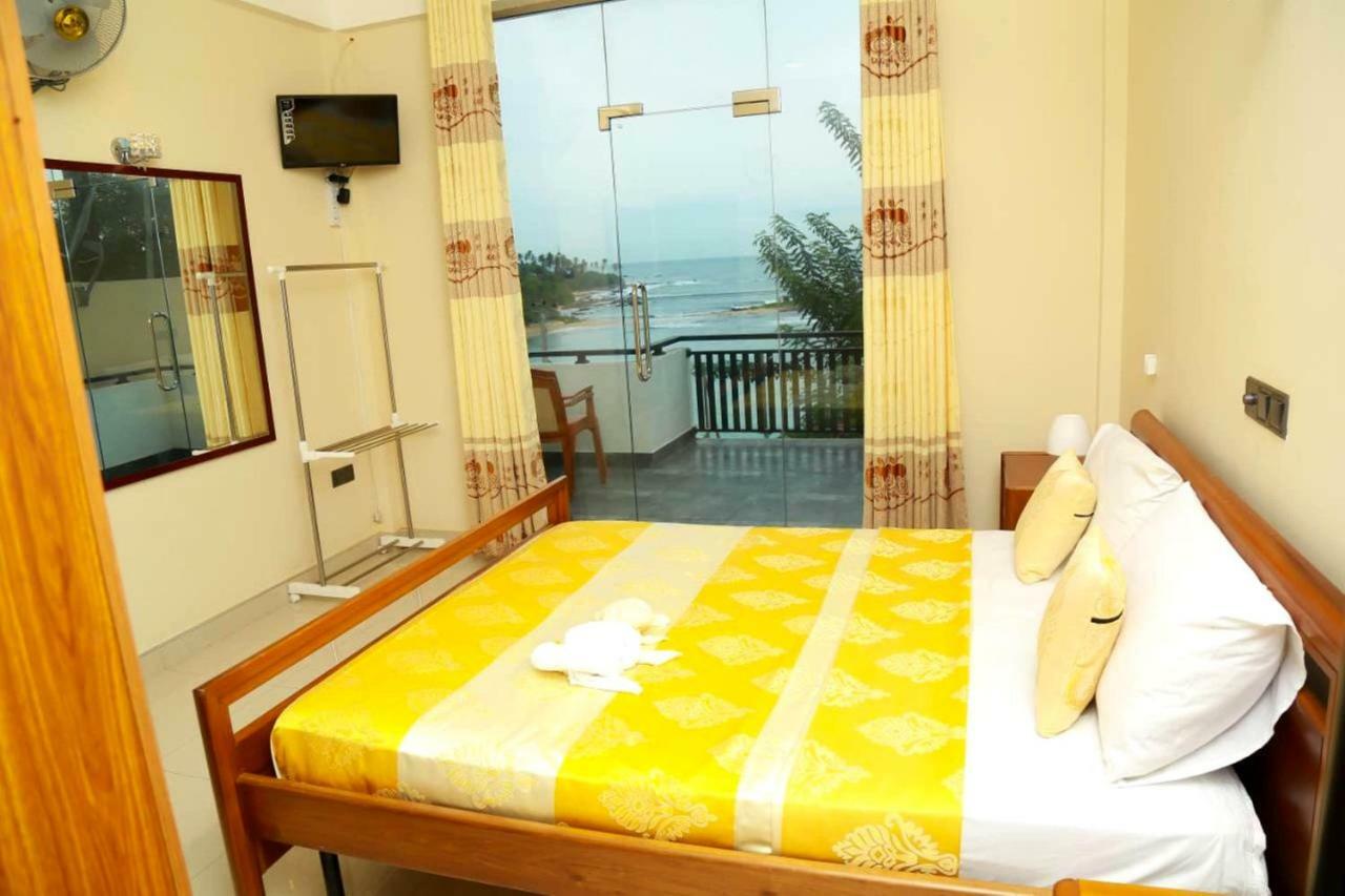 Queens Beach Hotel Tangalle Exterior photo