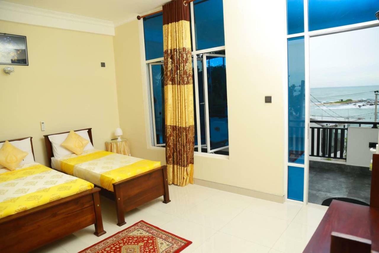 Queens Beach Hotel Tangalle Exterior photo