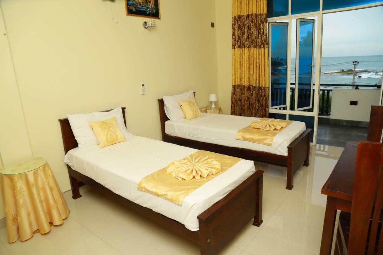 Queens Beach Hotel Tangalle Exterior photo